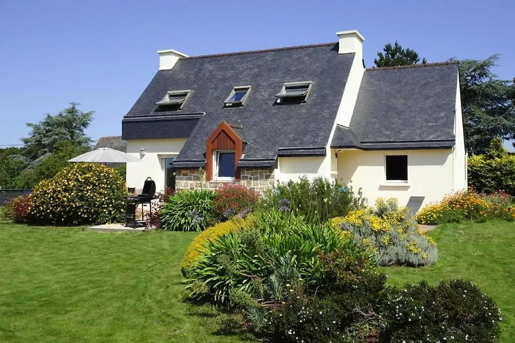Nice Holiday Home With Beautiful Garden, Paimpol