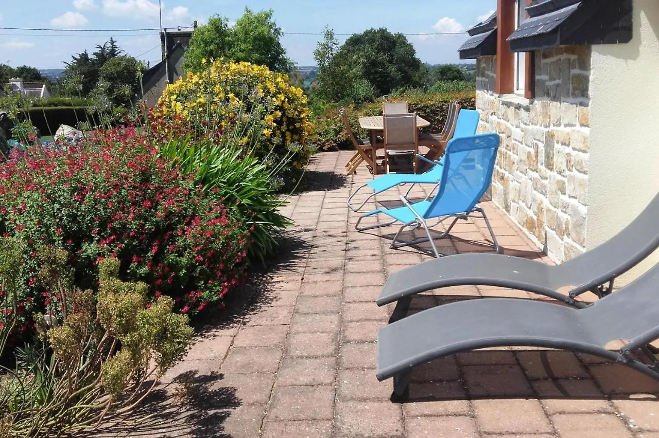 Nice Holiday Home With Beautiful Garden, Paimpol