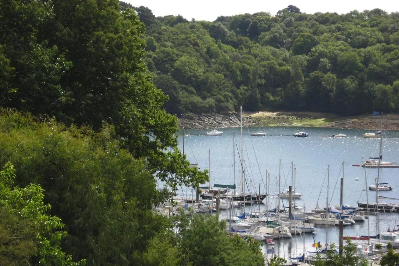 Nice Holiday Home With Beautiful Garden, Paimpol