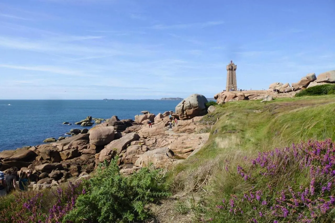 Nice Holiday Home With Beautiful Garden, Paimpol 0*,