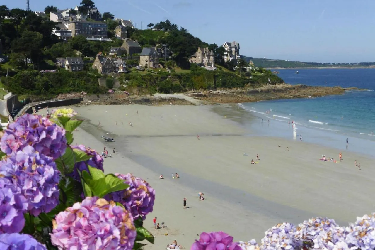 Nice Holiday Home With Beautiful Garden, Paimpol