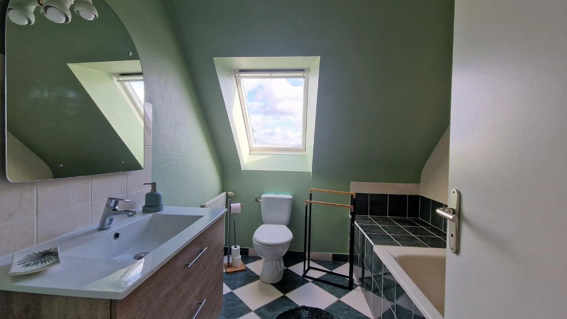 Nice Holiday Home With Beautiful Garden, Paimpol 0*,